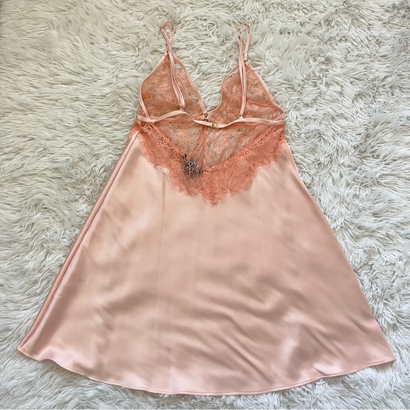 Victoria's Secret Pink Lace Chemise - Picture 5 of 8